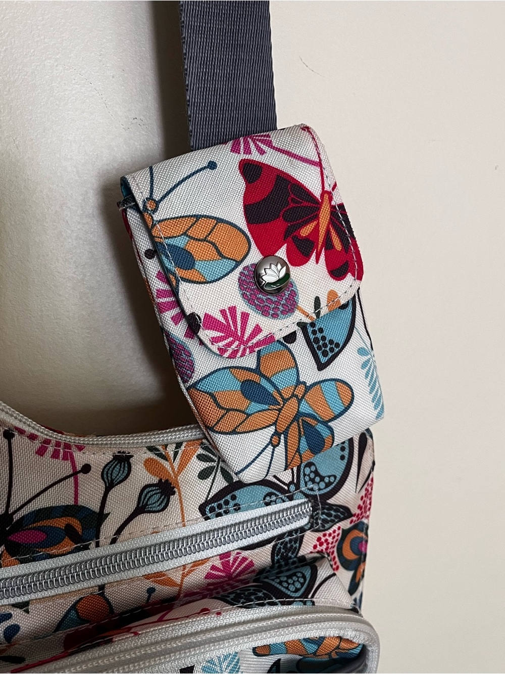 Lily Bloom Crossbody Bag - Picture 3 of 11